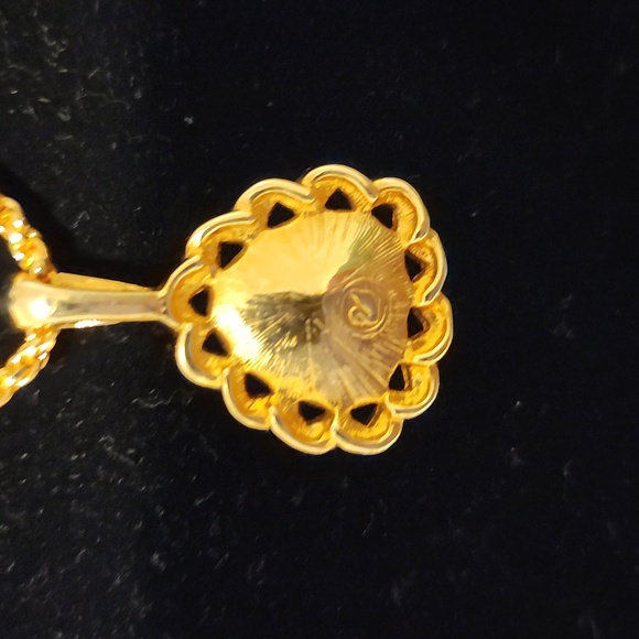 Women's Swarovski Crystal Emerald Green  Earrings and Necklace Set - Picture 3 of 9